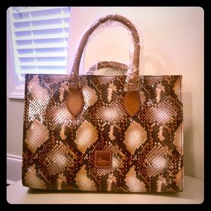 Dooney and Bourke-Janine